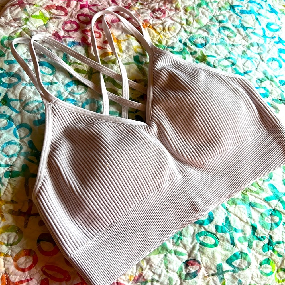 Sports bra with padding (padding can be taken out)